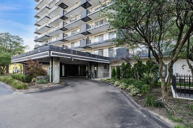 Building Photo - 15801 Providence Dr