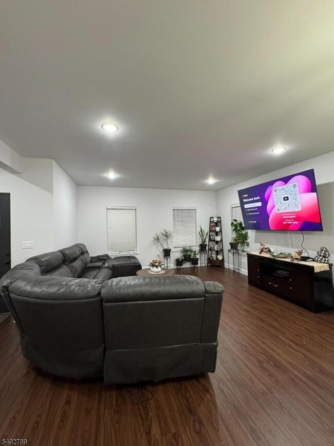 Building Photo - 528 Jefferson Ave