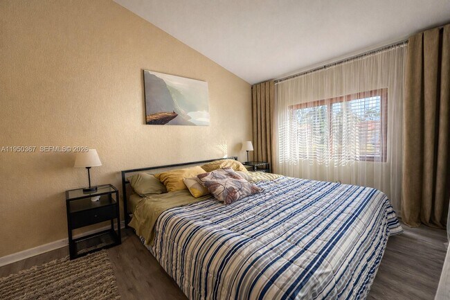 Building Photo - 1415 Mayo St