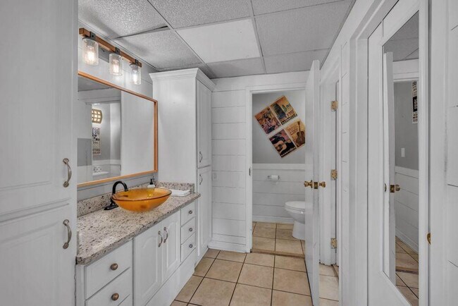 Building Photo - 11 Music Square E