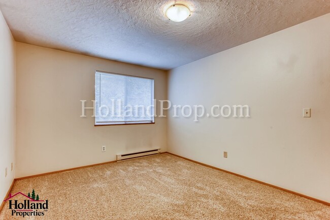 Building Photo - Beaverton-Hillsdale 6320-24 - Horstmann