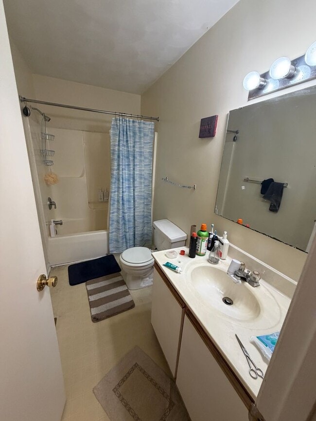 Building Photo - Spacious 4BR Townhome in Pheasant Run – Minutes to Virginia Tech