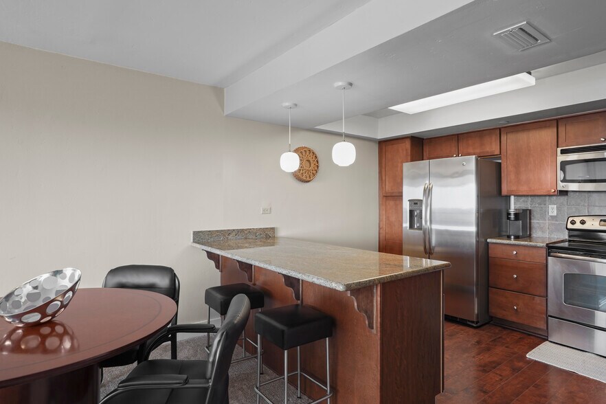 Building Photo - 500 N St