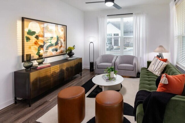 Building Photo - 5617 Oak St