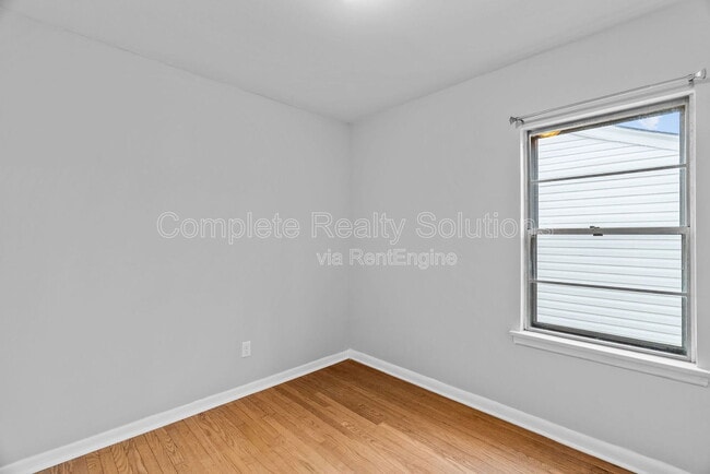 Building Photo - 9220 Leamont Dr