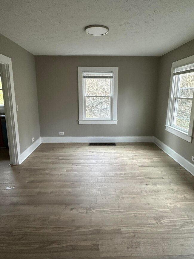 Building Photo - 302 Clay St