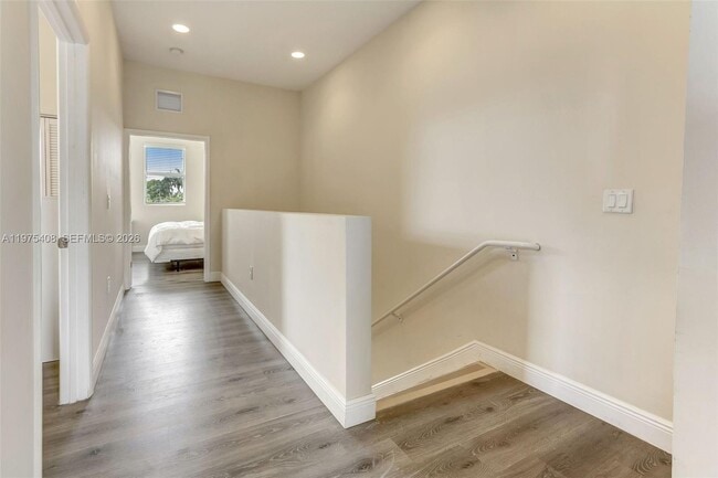 Building Photo - 1578 NE 110th St