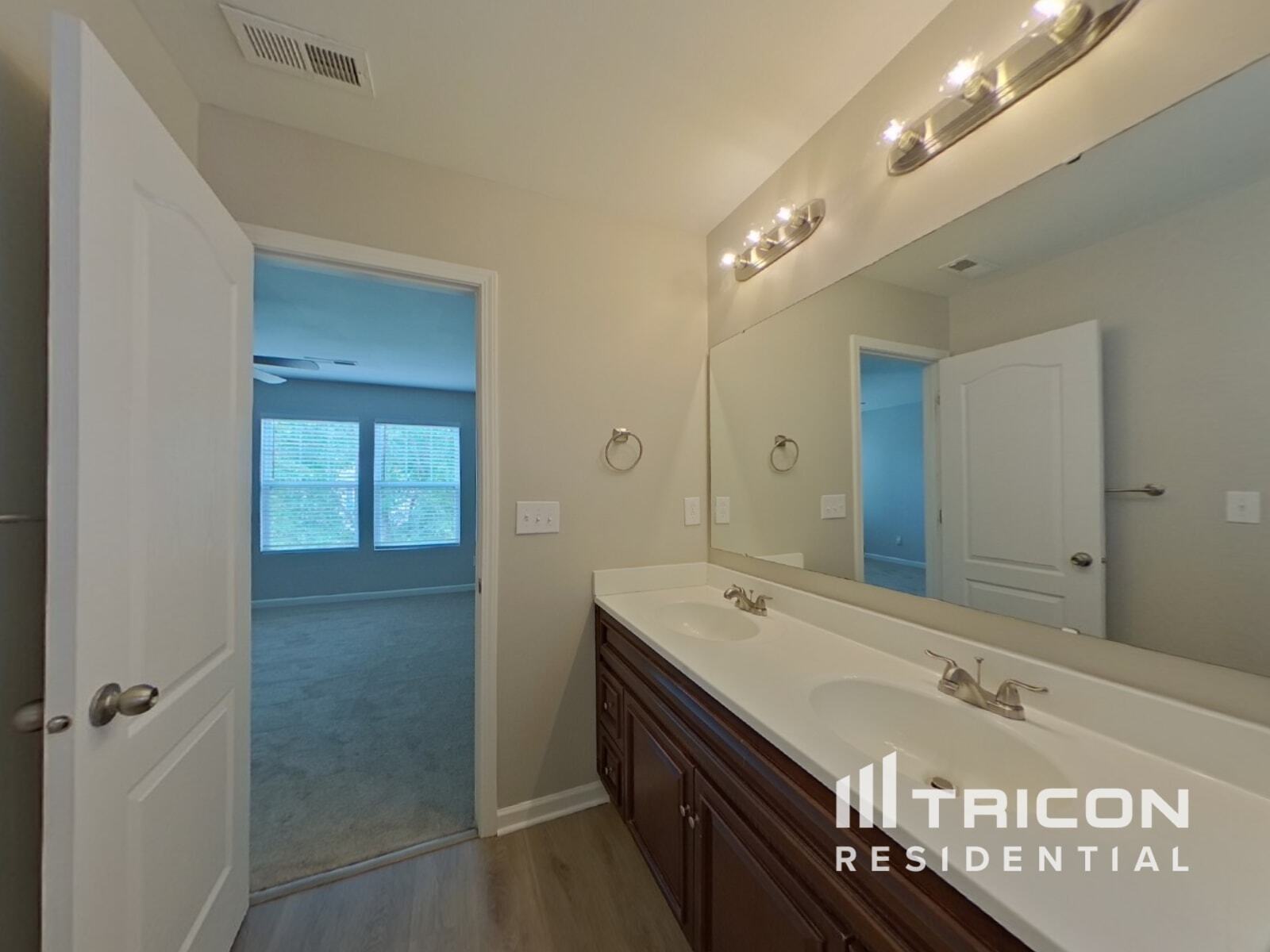 Building Photo - 15619 Lakepoint Forest Dr