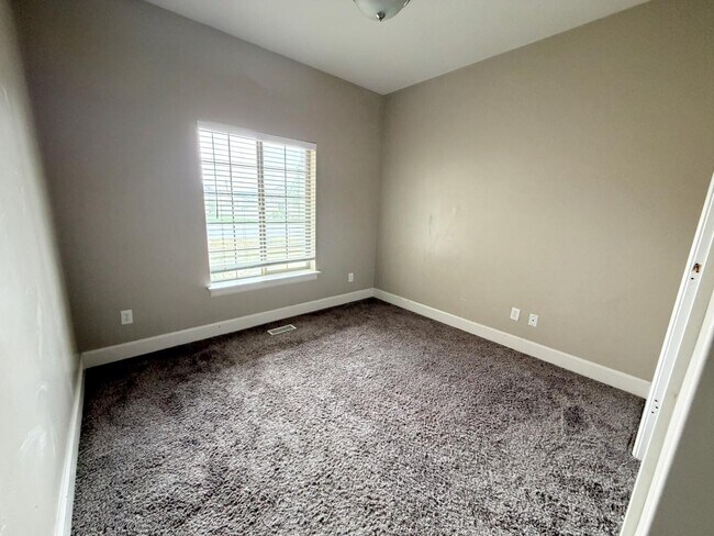 Building Photo - 783 Meadow Side Dr