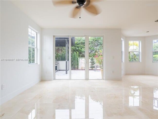 Building Photo - 7010 NW 106th Ave