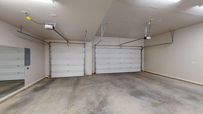 Building Photo - 490 Montecito Dr