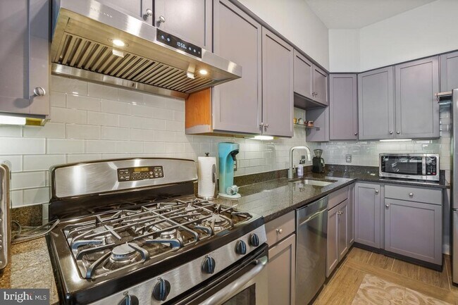 Building Photo - 1117 10th St NW