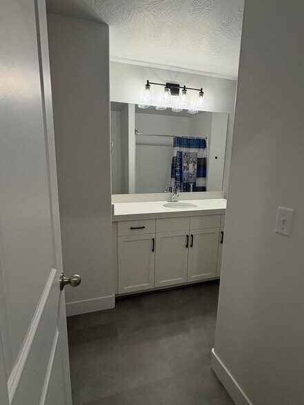 Building Photo - 2075 E Canyonlands Ln