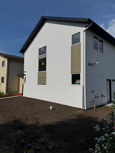 Building Photo - 308 N 13th St