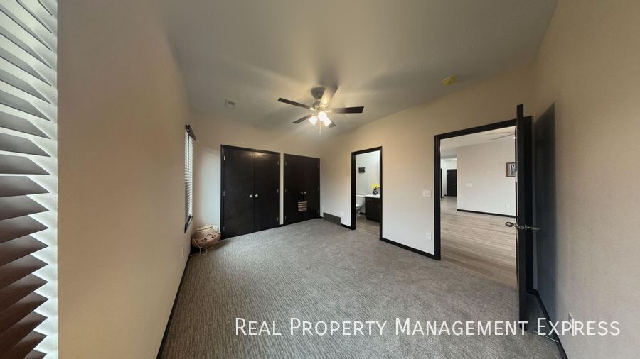 Building Photo - Spacious 3 Bed 2 Bath Townhome