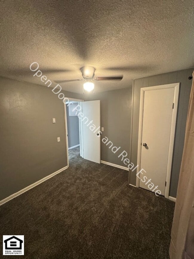 Building Photo - Newly remodeled 2 bedroom home!