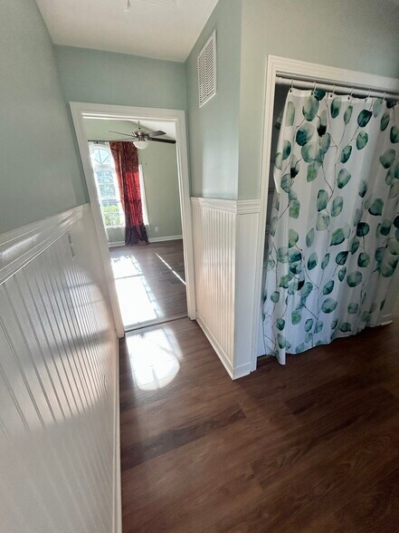 Building Photo - 301 Kraft St