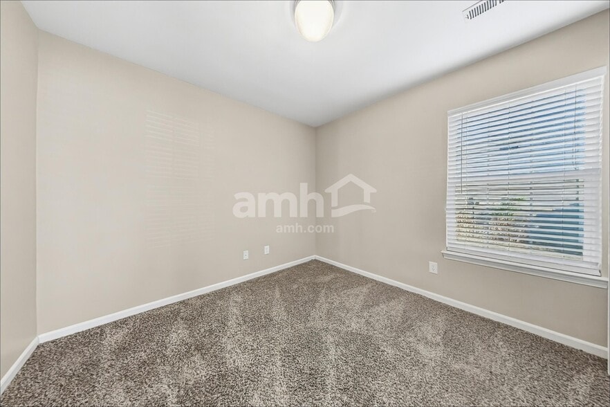 Building Photo - 9029 Robins Nest Way