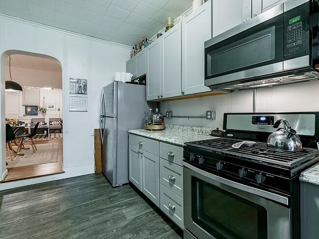 Building Photo - Updated 4 Bed 2 Bath Townhouse in Lancaster City!