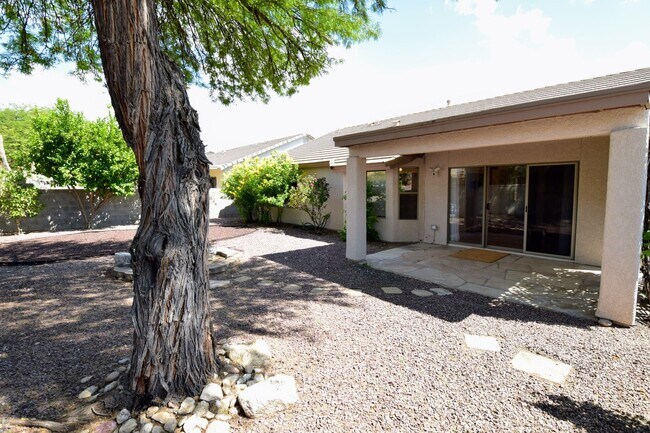 Building Photo - Bright & Open SE Tucson 3 Bed 2 Bath with ...