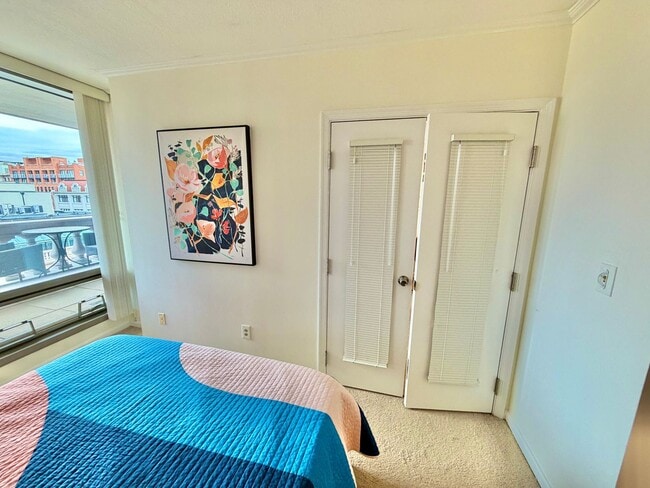 Building Photo - Penn Ave Prominent Neoclassical 1 Bed Condo, w/Balcony, Pool, Gym. - Furnished Option, Parking Op...