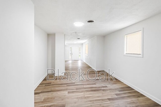 Building Photo - 1803 E Market St