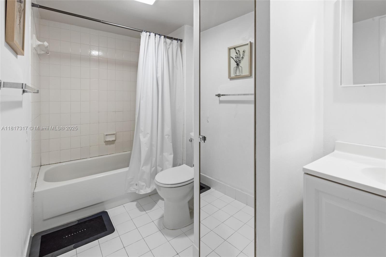 Building Photo - 4161 Forest Hill Dr