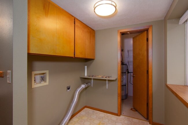 Building Photo - COMING SOON !! 3 bed 2.5 Bath Home on .5 acre lot in corner of Culdesac Mead School District