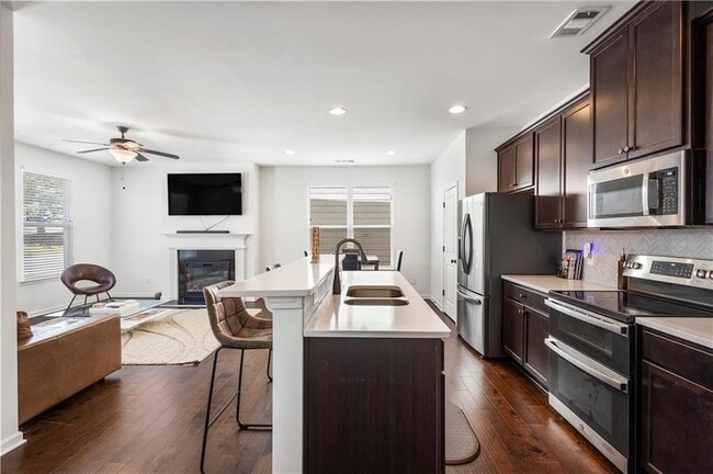 Building Photo - 869 Venture Way