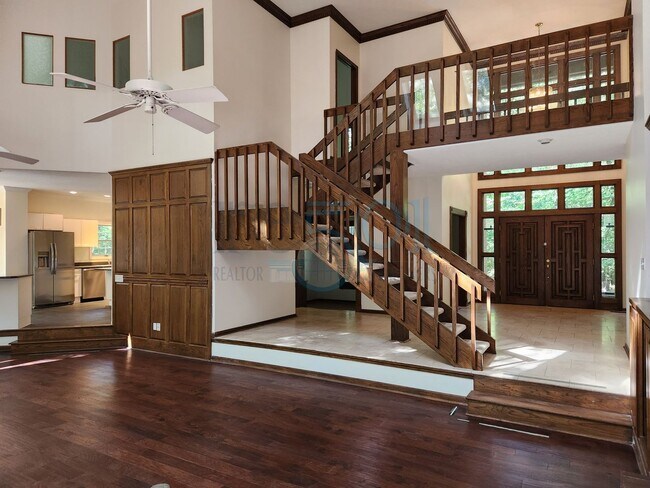 Building Photo - RARE exquisite home on acreage in the heart of West Little Rock!