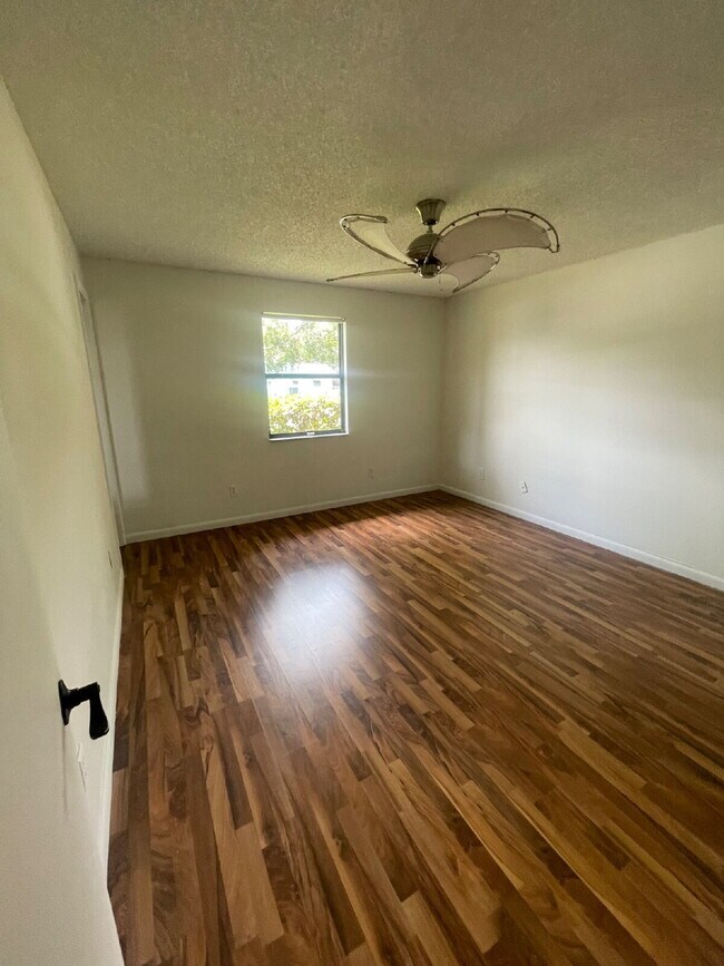 Building Photo - 3/2 Pool Home in St. Cloud, Florida