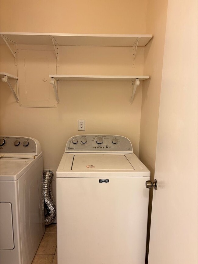 Building Photo - Rent Special! Half off first months' rent ...