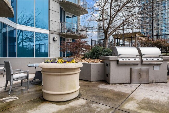 Building Photo - 400 W Peachtree St NW