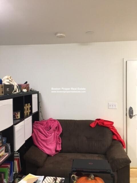 Building Photo - 461 Park Dr