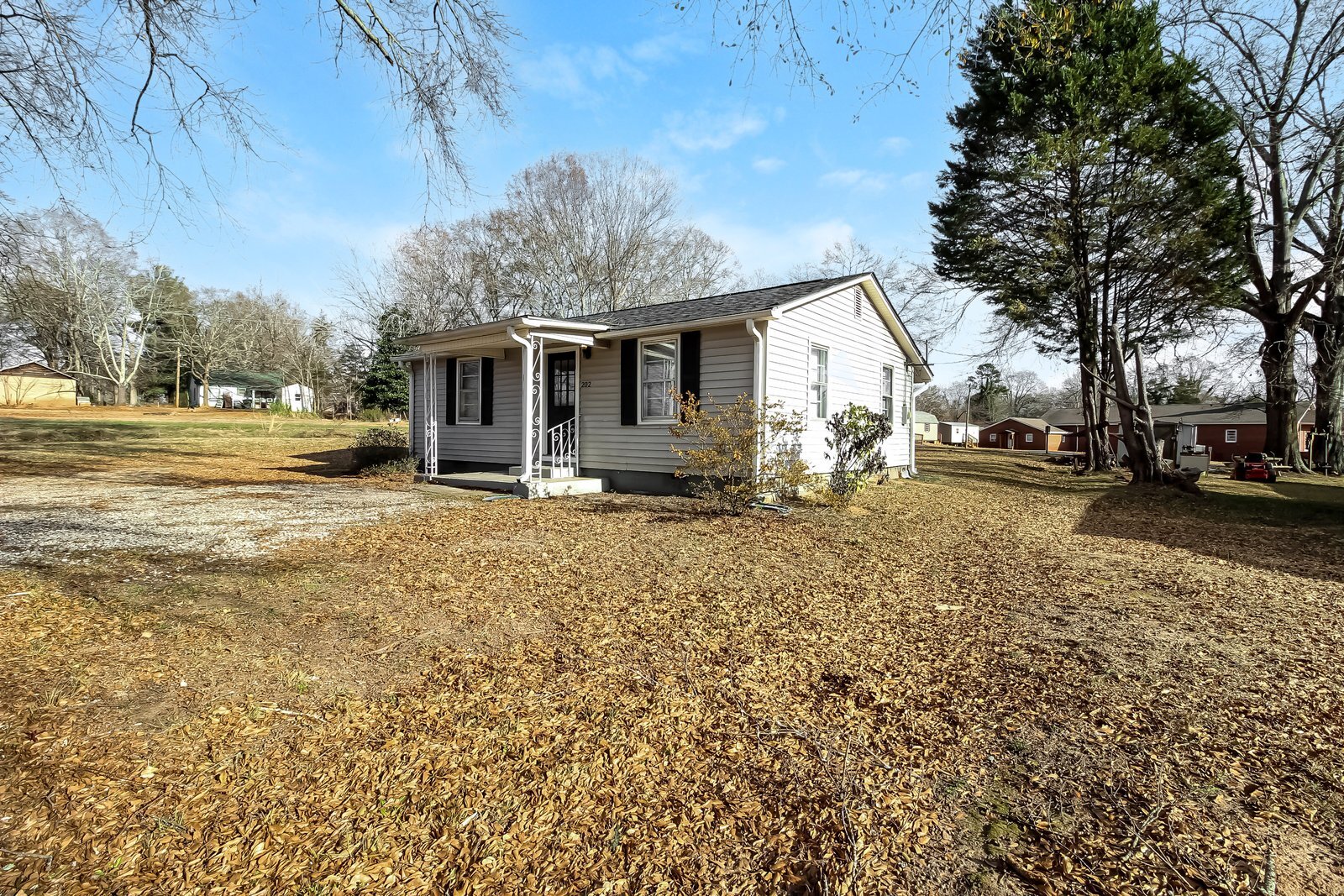 Building Photo - 202 Oak St