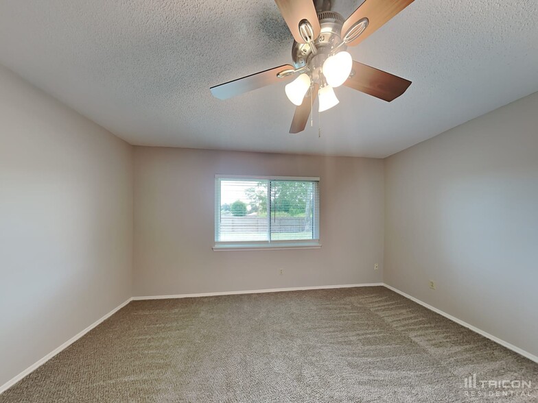 Building Photo - 801 Hardwood St
