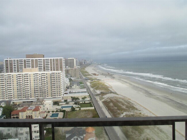 Building Photo - 4800 Boardwalk