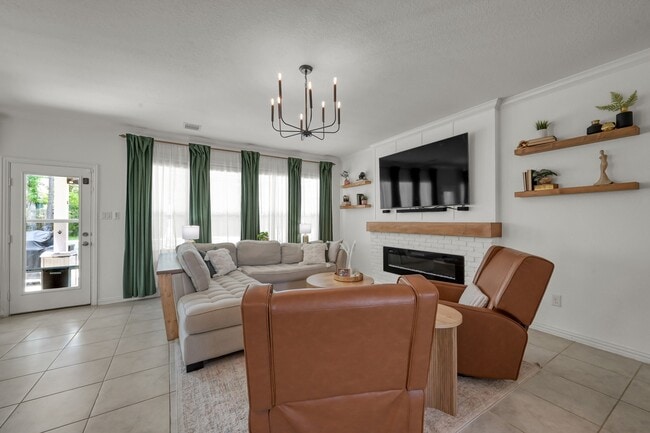 Building Photo - 508 Loft Ct