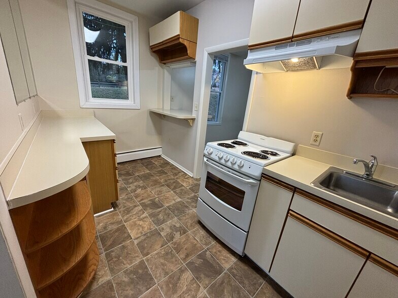 Kitchen - 6045 Old Washington Rd