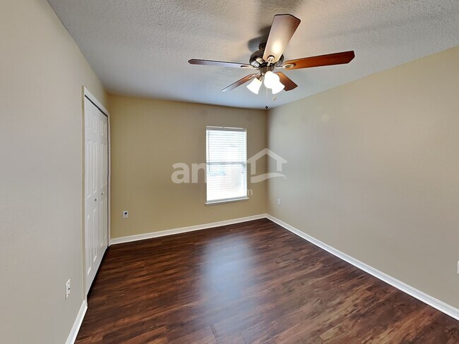 Building Photo - 194 Velveteen Place