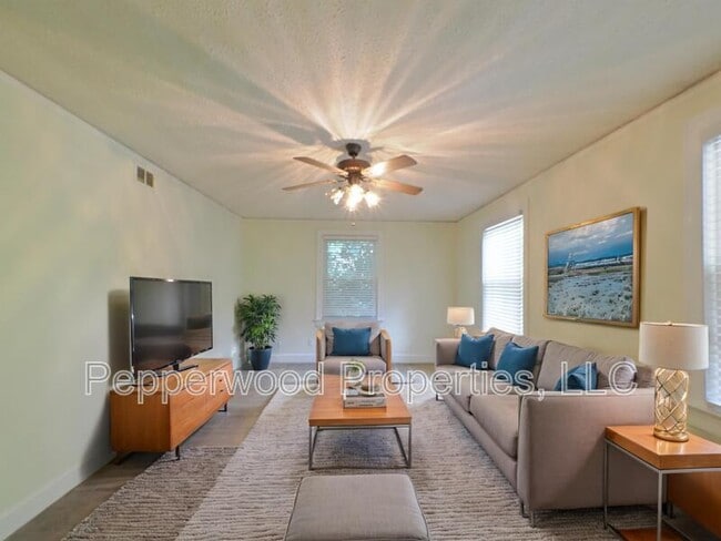 Building Photo - 542 Palmetto St