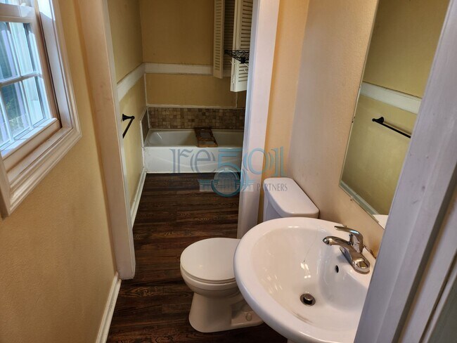 Building Photo - Great Family Home!  4BR 2 BA