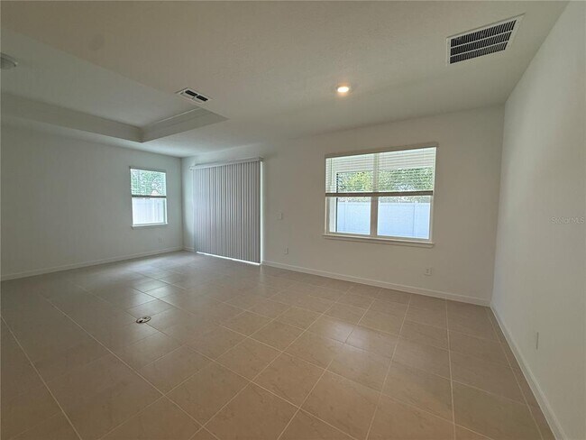 Building Photo - 3915 Big Sky Dr