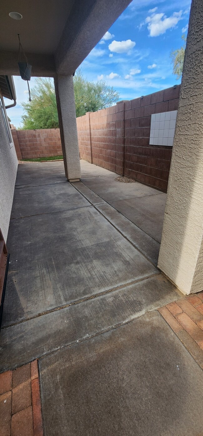 Building Photo - 5074 N River Fringe Dr
