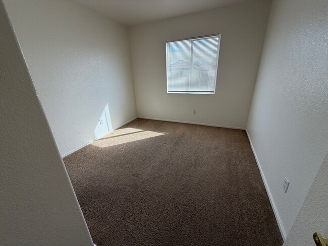 Building Photo - Ready Now