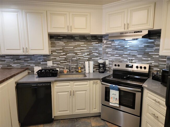 Building Photo - 1515 Pinellas Bayway S