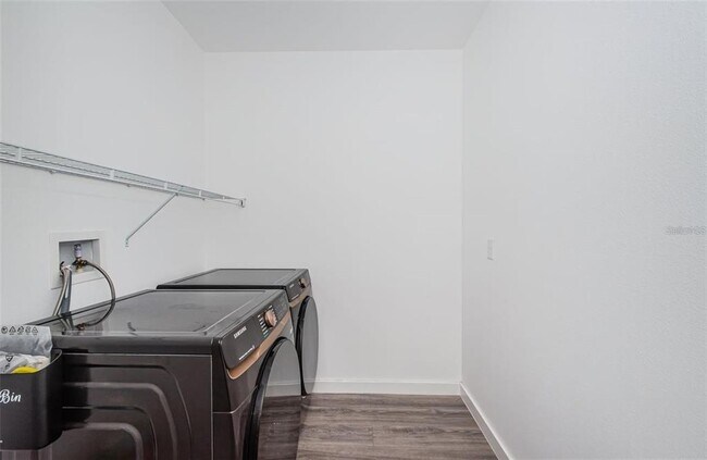 Building Photo - 1954 Freedom Dr