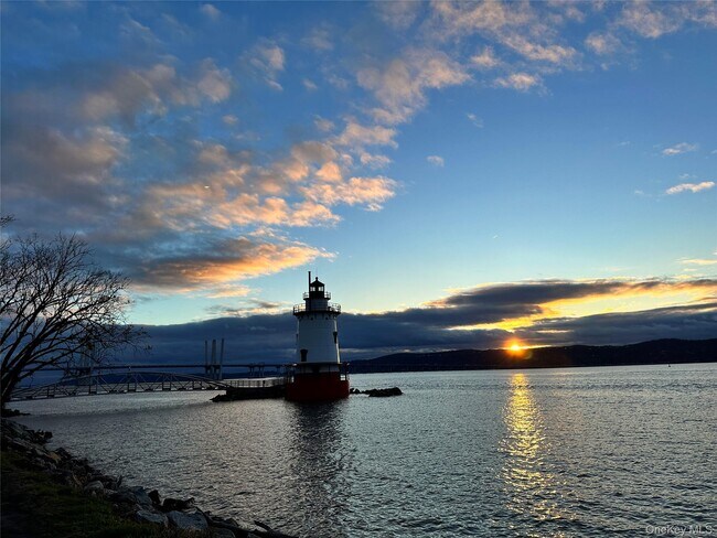 Building Photo - 49 Beekman Ave