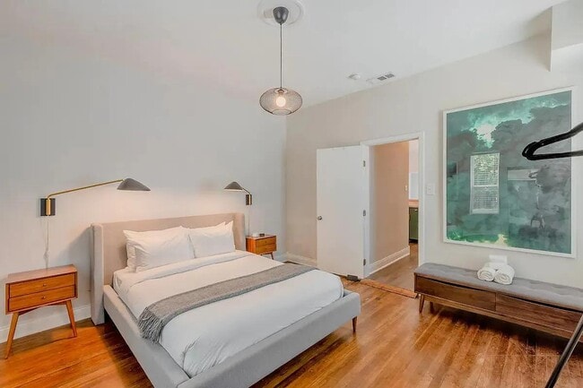 Primary Photo - 1704 S Akard St