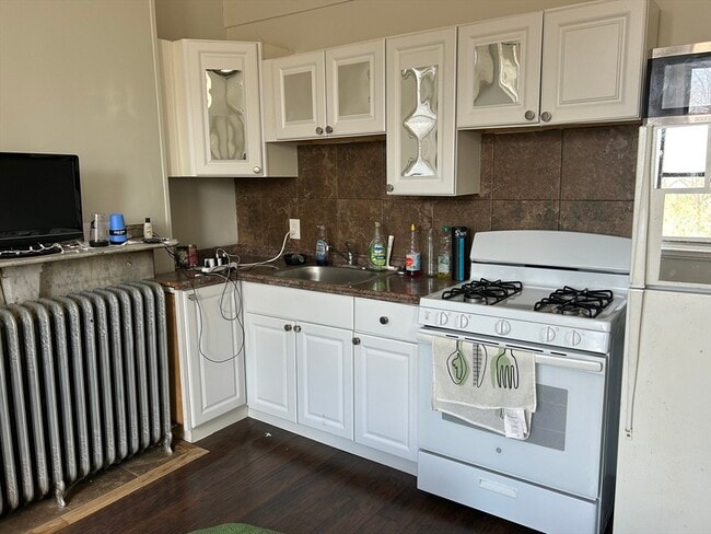 Building Photo - 14 Monument Sq